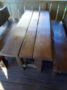 12 Masivni Nabytek 01